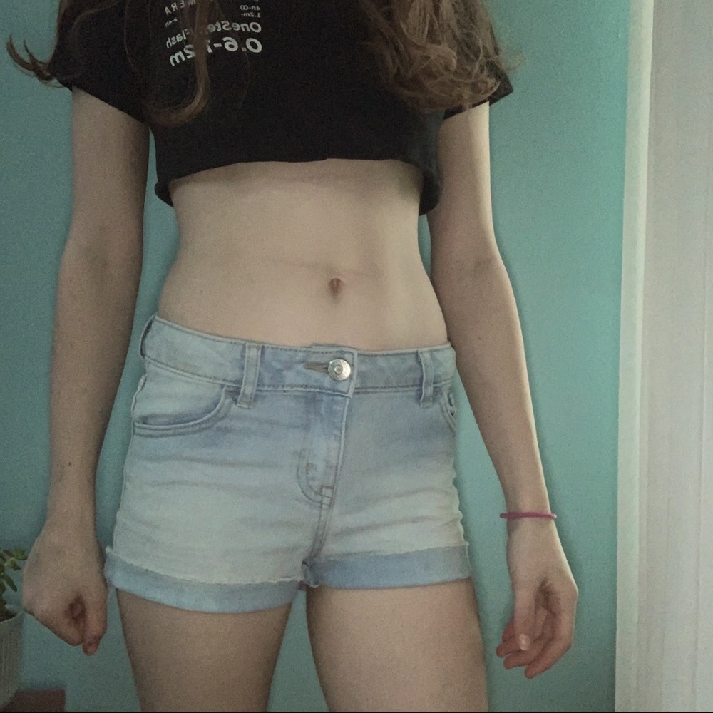 Old Navy light wash denim jean shorts